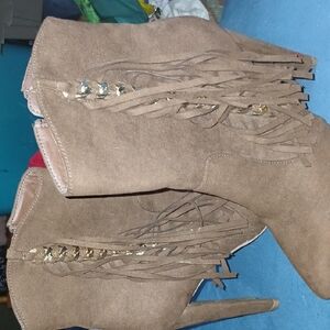 Brown Heeled Lace-Up Boots